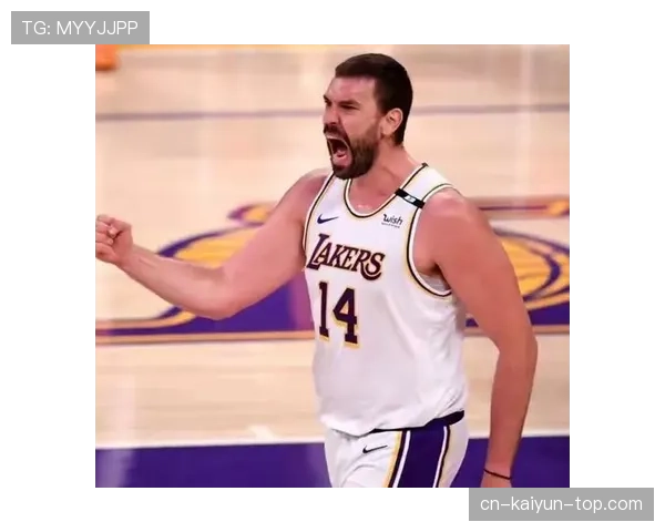 加索尔低位策应改变对手防守布局