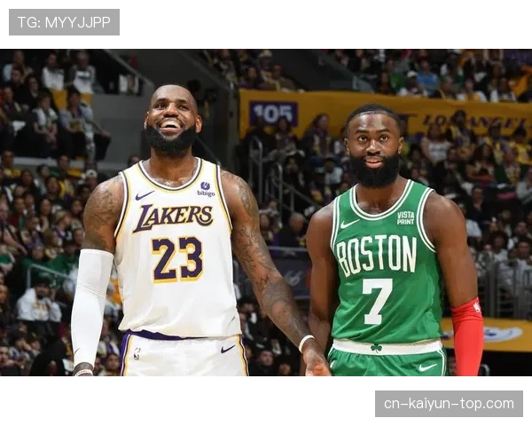 杰伦·布朗突破拉开湖人防线，关键回合得分效率提升显著