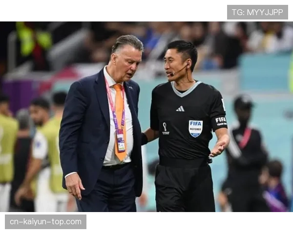 第四官员到底管什么？揭秘场边最容易被忽视的关键角色