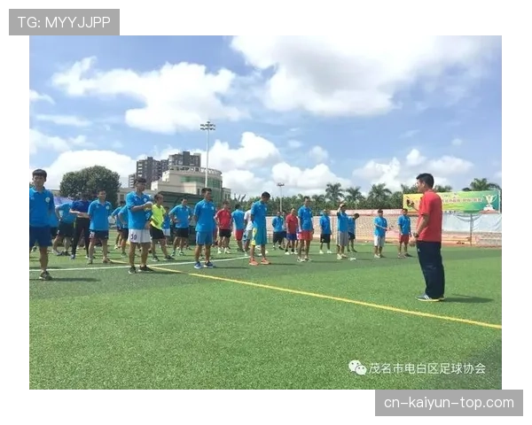 足球规则中合法冲撞的判罚标准与裁判执行细则解析