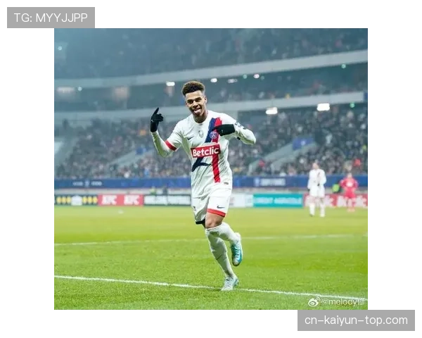 强强对话中巴黎圣日耳曼越踢越被动，真问题藏不住了？