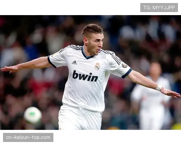 本泽马vs苏亚雷斯 前场全能属性差距到底在哪